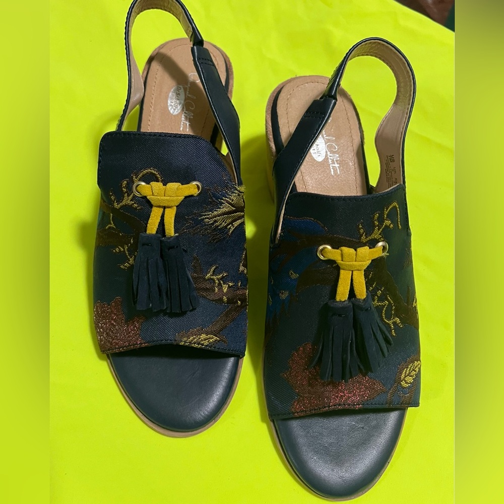 Dr. Scholl's Meeko Original Collection Woman’s open-toe heeled sandal. Blue NWOT